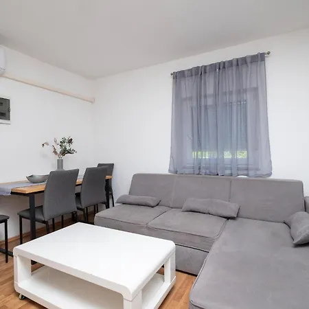 2 Bedroom In * بولا