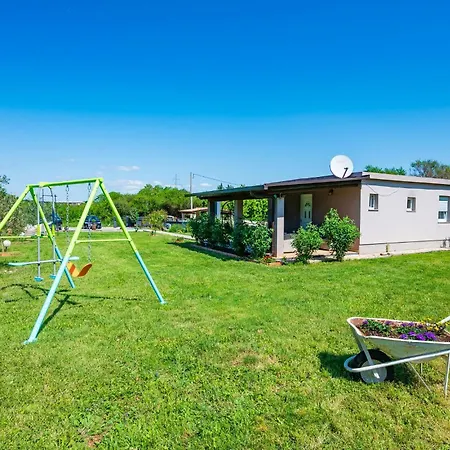 2 Bedroom Cozy In Pula