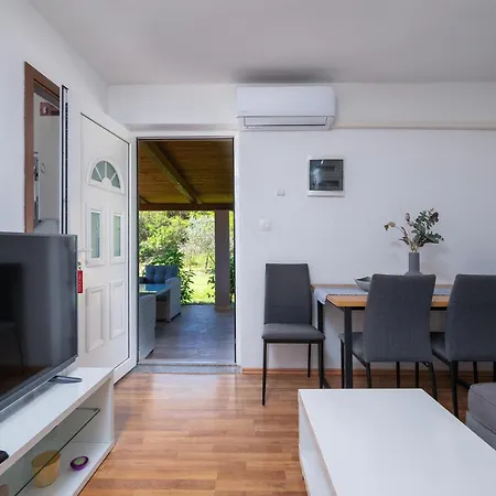 2 Bedroom In Casa vacanze Pola