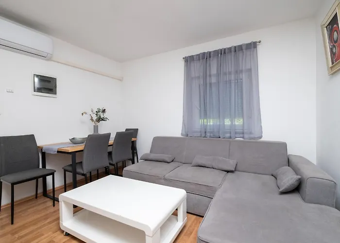 2 Bedroom Cozy In * Pula