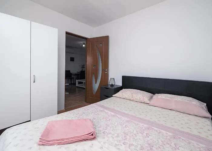 2 Bedroom Cozy In Prázdninový dům