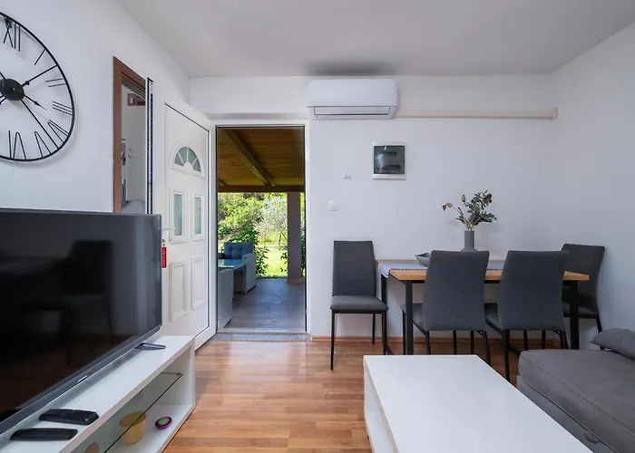 2 Bedroom Cozy In Prázdninový dům Pula