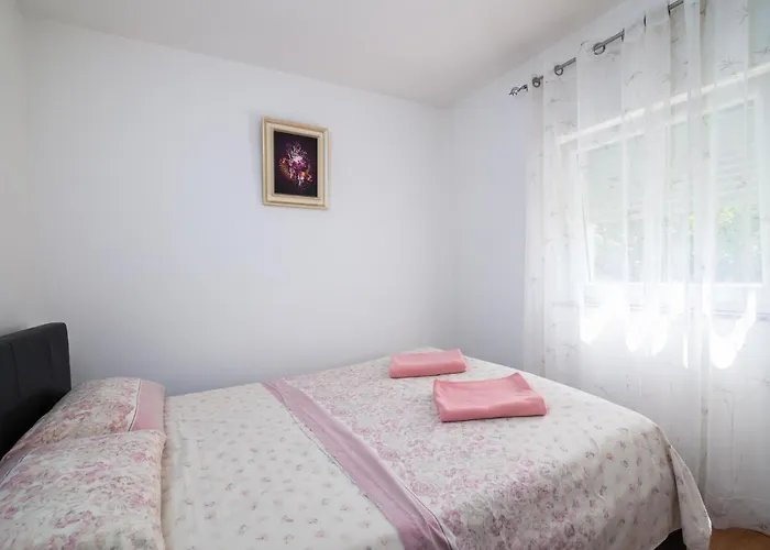 2 Bedroom Cozy In Дом отдыха